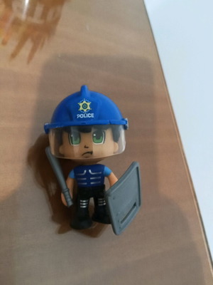 Pinypon police figure like new