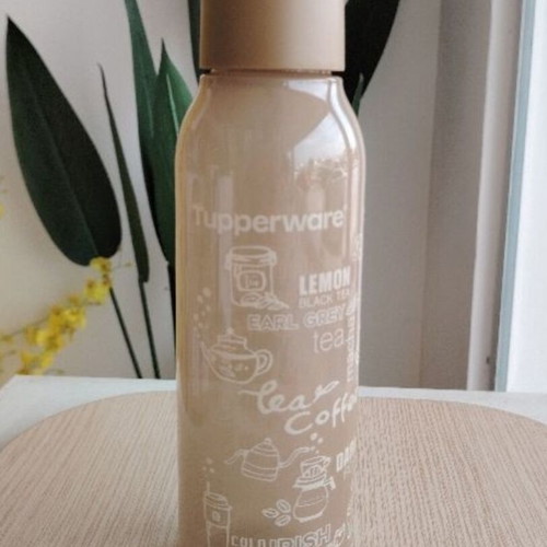 Tupperware collectible 750 ml bottle, 3 colors, with spout
