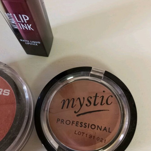 Cosmetics set like new with blush, eye pencils and mat lipstick