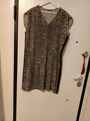 Sisley women's dress like new with geometric ethnic print