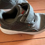 Βρεφικά παπούτσια Puma NRGY Comet V γκρι μεταχειρισμένα, νούμερο 25