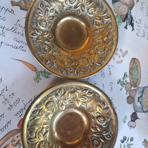 Decorative brass plates used with flower design