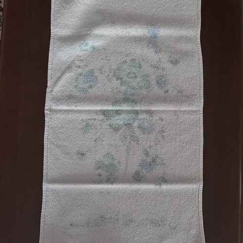 Towel set like new with colorful flowers, 3 pieces