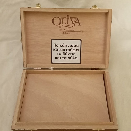 Oliva Melanio Serie V Gran Reserva Limitada Robusto wooden cigar box used