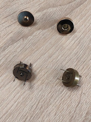 Metal magnet with legs new