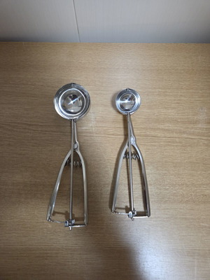Ice cream scoops set of 2 new