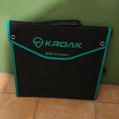 Kroak portable folding solar panel 200W like new