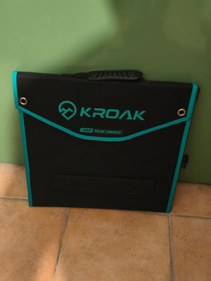 Kroak portable folding solar panel 200W like new