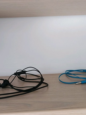 Headphones for parts used, pack