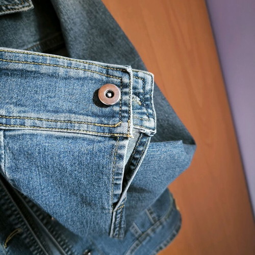 Women's denim jacket like new, size large, blue with embroidery