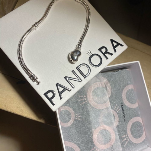 Pandora silver bracelet like new with heart clasp and snake chain 18 cm