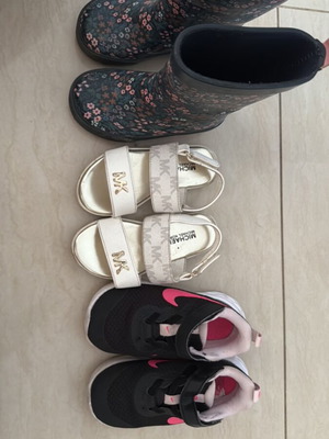 Children's shoes size 25 like new
