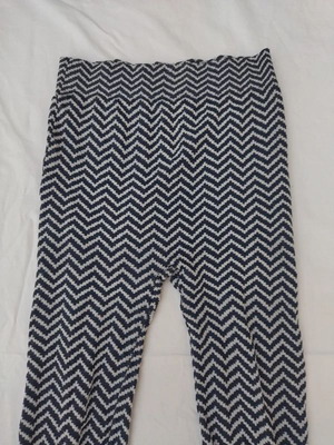 Leggings like new with zigzag pattern white and blue