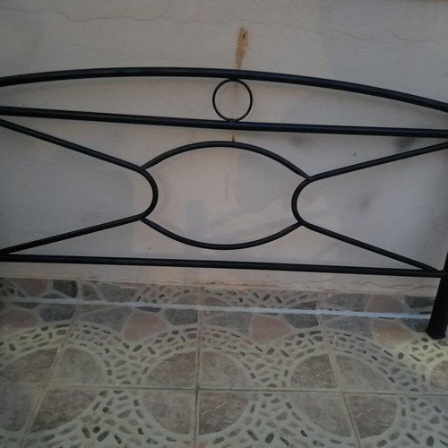 Metal single bed frame like new with slats 90x200 cm