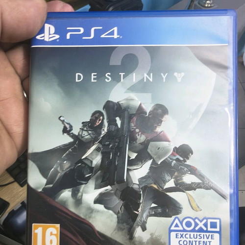 PS4 controller like new with cable and 3 games
