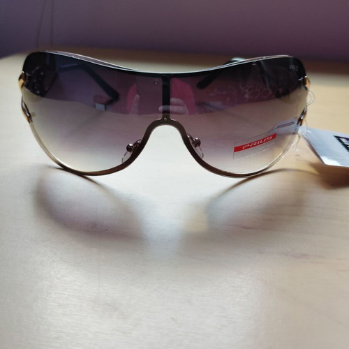 Prius new sunglasses without case
