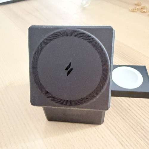 Anker Cube 3 in 1 MagSafe charger like new with original cable