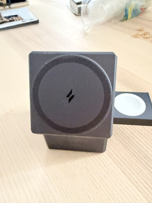 Anker Cube 3 in 1 MagSafe charger like new with original cable