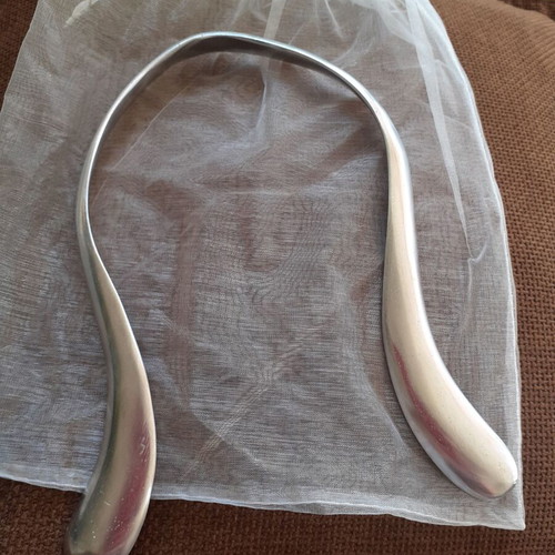 Sculpted silver necklace like new, unique design from Italy