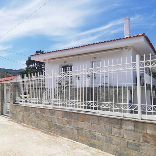 Detached house in Agioi Apostoloi Attica near sea, renovated