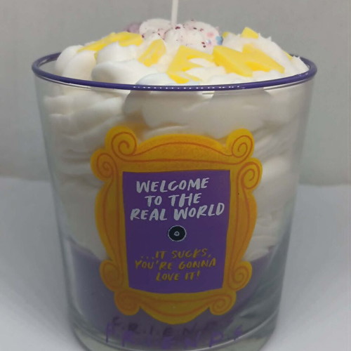 Handmade Friends candle 380 ml with salted caramel scent