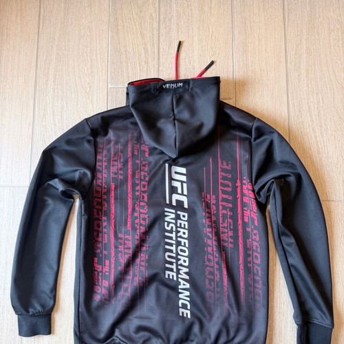 Venum men's sports jacket medium like new, black and red