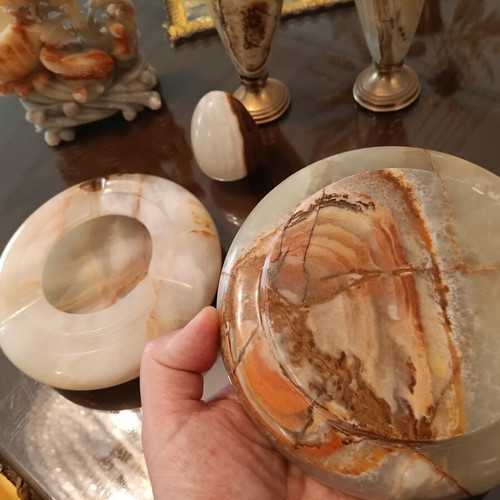 Alabaster Onyx Decorative Items and Ashtrays like new