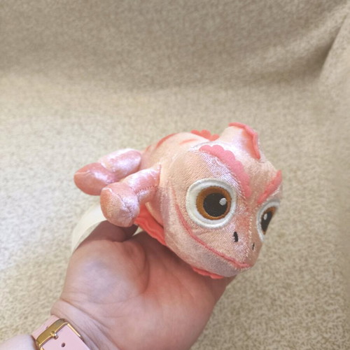 Shoulder Pals Pascal pink Rapunzel Disney new plush toy with magnet