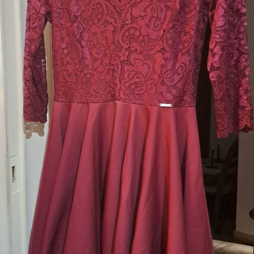 Numoco burgundy dress size M new with lace and asymmetrical skirt