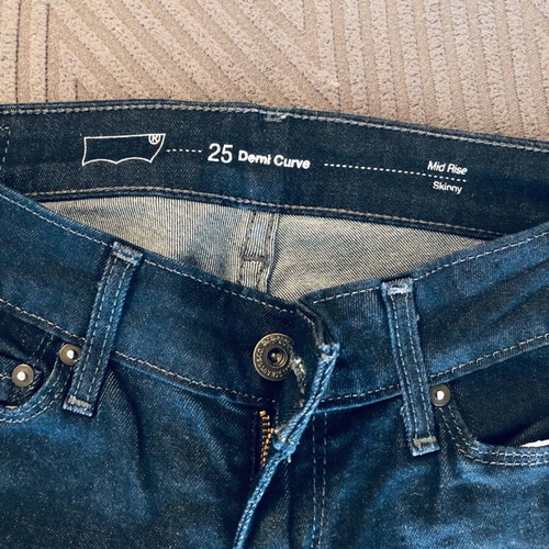 Levi’s women’s pants S slim like new, blue stretch