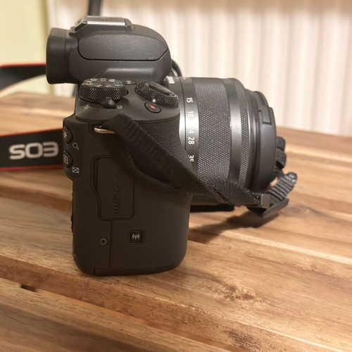 Canon EOS M50 mirrorless like new with EF-M 15-45mm IS STM lens