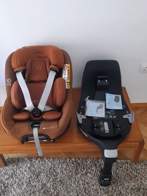 Maxi Cosi Pearl car seat with Family Fix 360 base like new