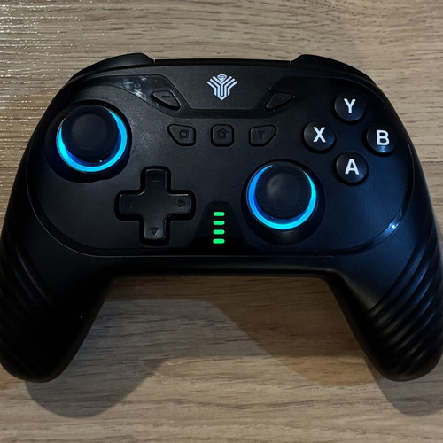 Wireless controller like new, compatible with PC, phone, Xbox