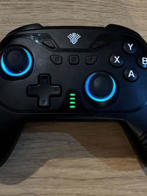 Wireless controller like new, compatible with PC, phone, Xbox