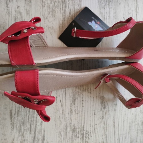 Red sandals new, lightweight and comfortable
