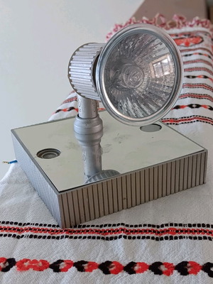 Wall spot aluminum light fixture like new with bulb