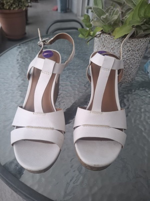 Franco Sarto platform sandals size 39 used, white