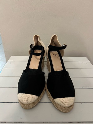 Sfera black platform shoes new, size 39