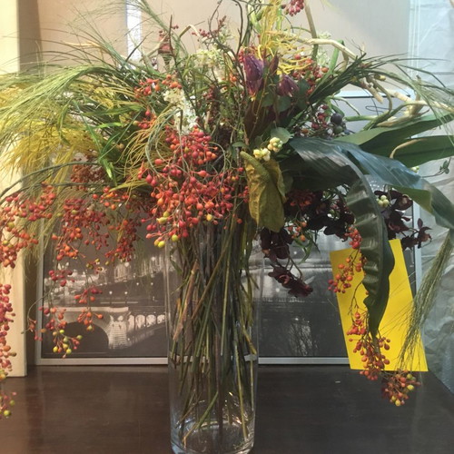 Vase with artificial flowers used, washable and flexible