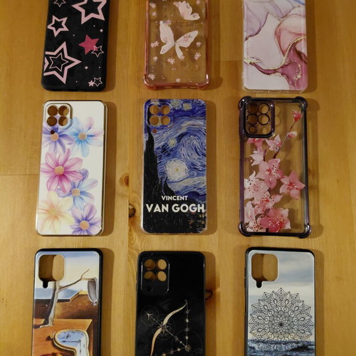 Samsung Galaxy M53 cases like new, set of 9 with various designs