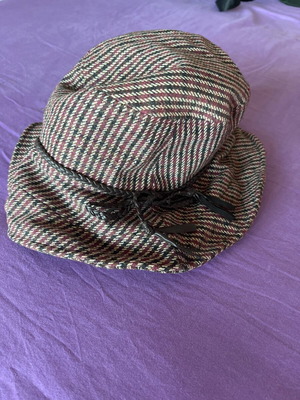 Skondras winter hat like new, multicolor, size 57