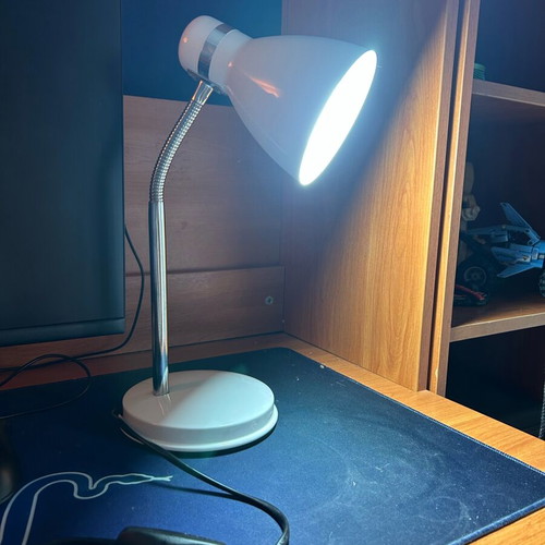 Table lamp DSL042 like new for desk lighting
