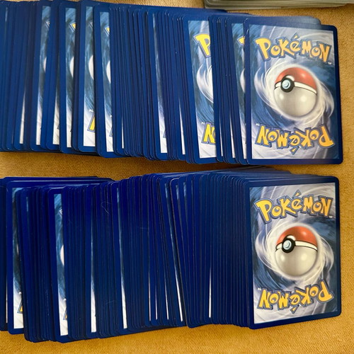 Pokémon Energy 200 cards in perfect condition with 3 holofoil bonus