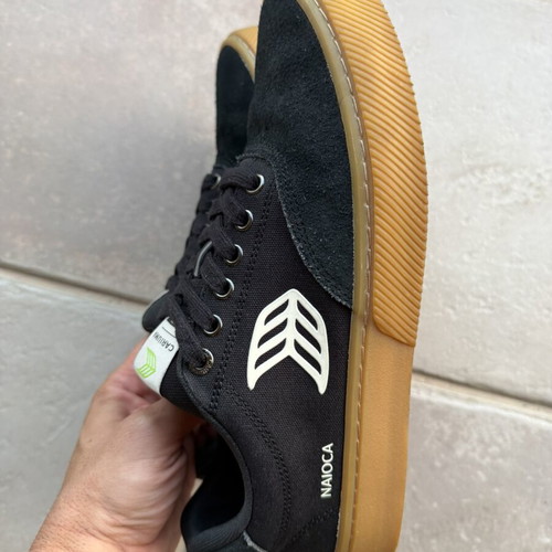 Cariuma Naioca Pro sneakers used size 42 black with rubber sole