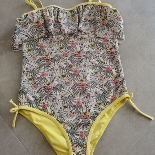 H&M Girls' One-Piece Swimsuit like new, colorful with ruffles