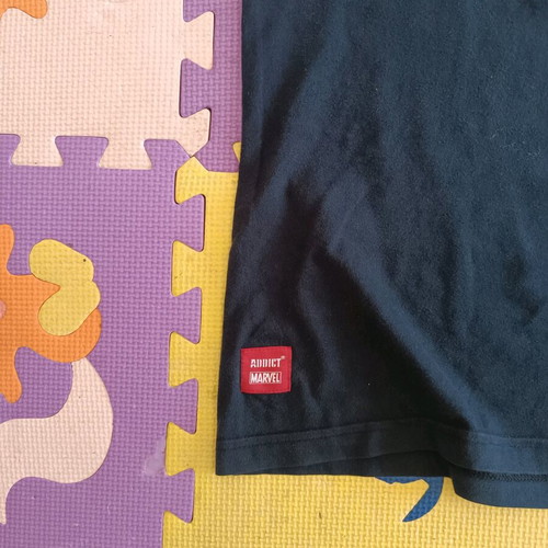 Marvel T-shirt large black like new