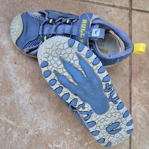 Bull Boys closed sandal shoes size 31 used, blue