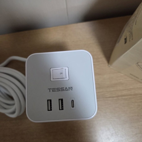 Tessan TPS03-DE Vertical Power Strip with 8 AC Sockets and USB Ports new