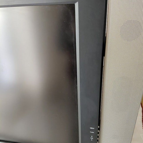 Color TV 32 inches used with detachable speakers and decoder