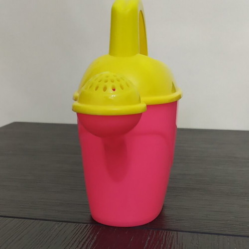 Children's watering can toy like new, height 18 cm, width 18 cm